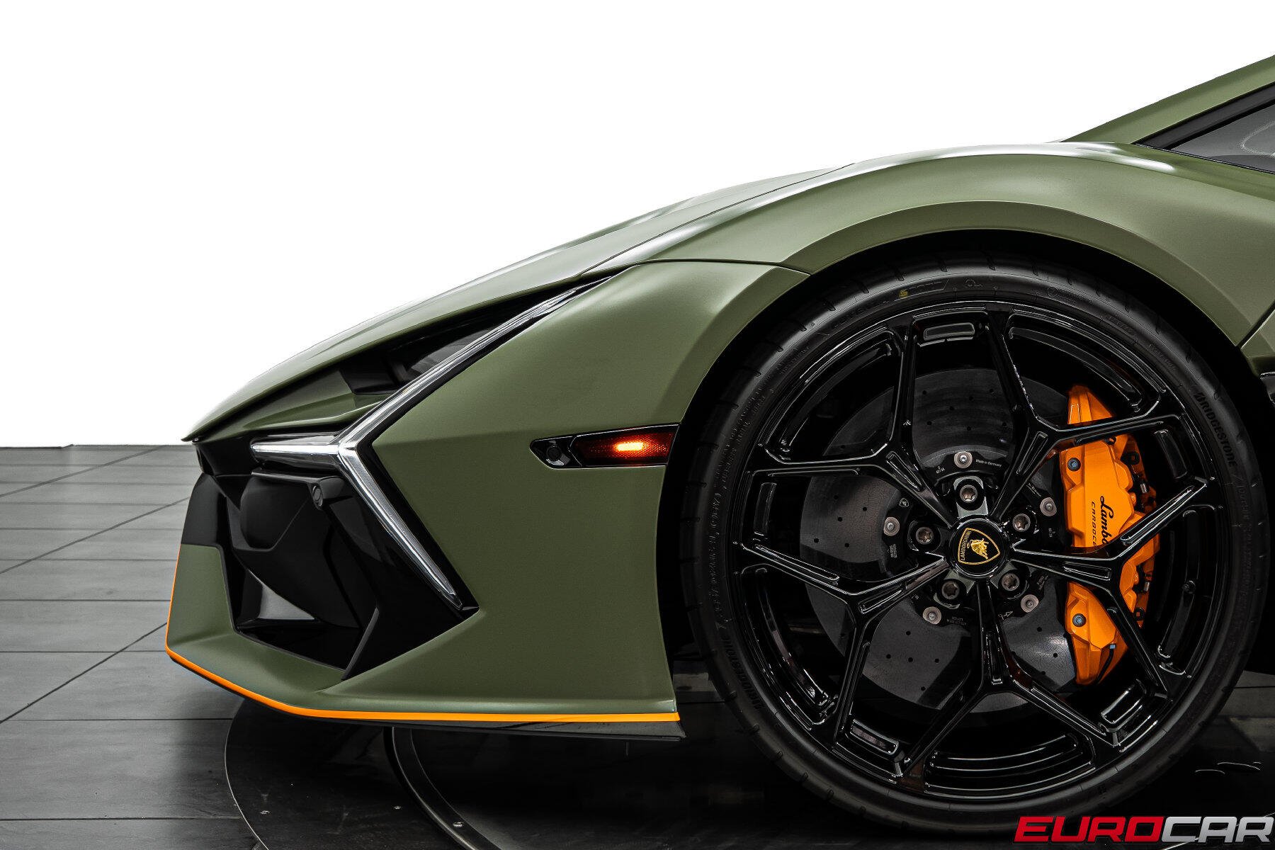 2025 Lamborghini Revuelto *SPECIAL FACTORY PAINT * RARE INTERIOR COLOR*Image 15