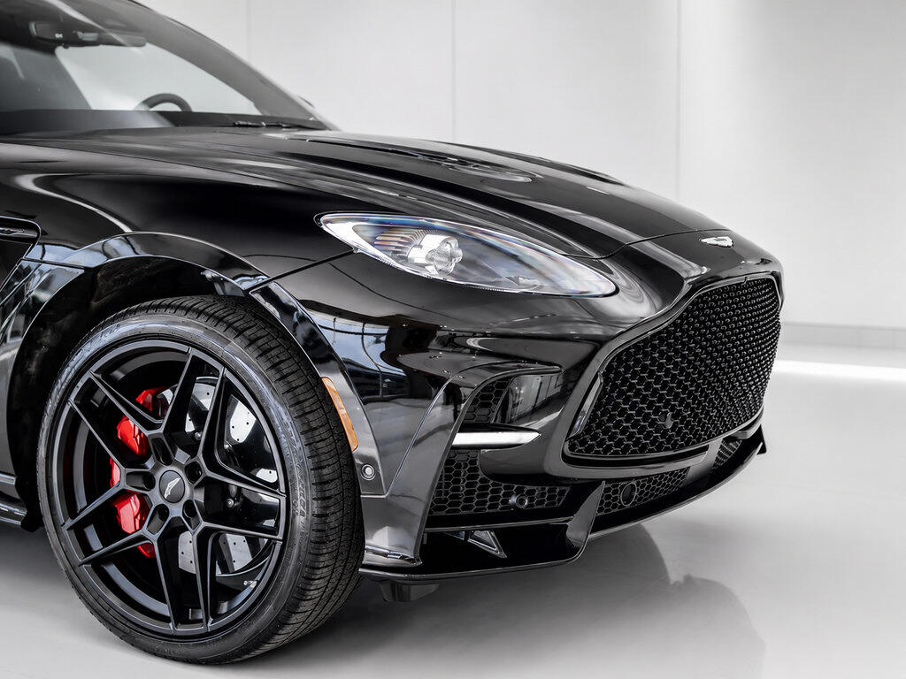 2026 Aston Martin DBX S - Photo 8