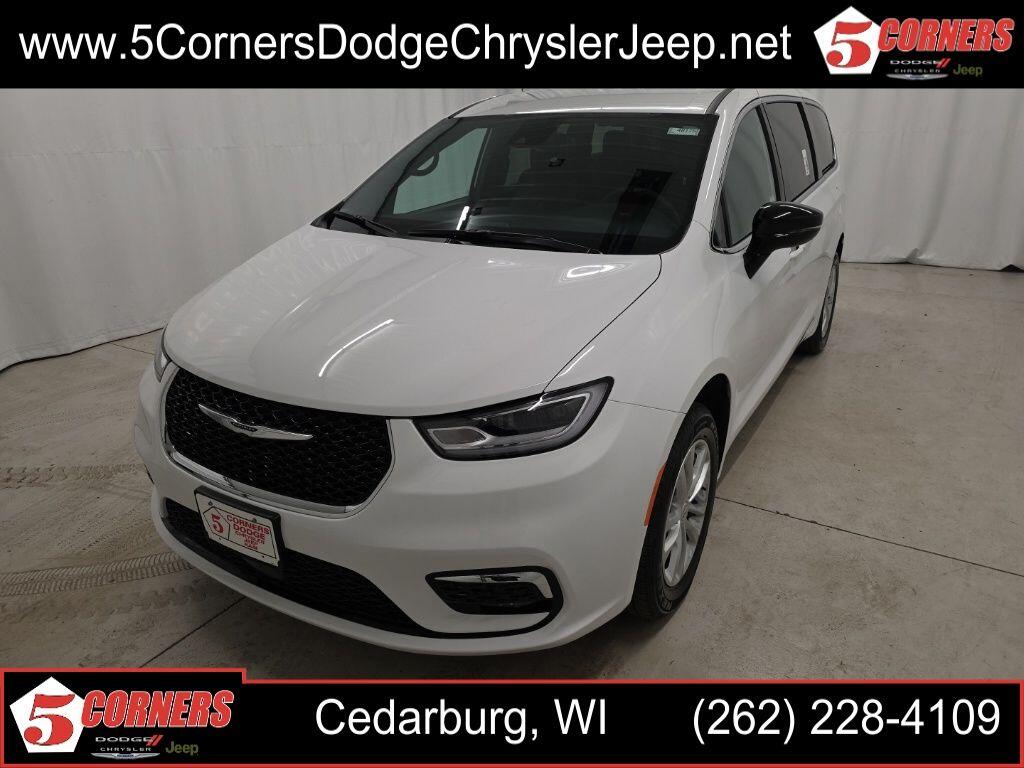 2026 Chrysler Pacifica Select AWD's photo
