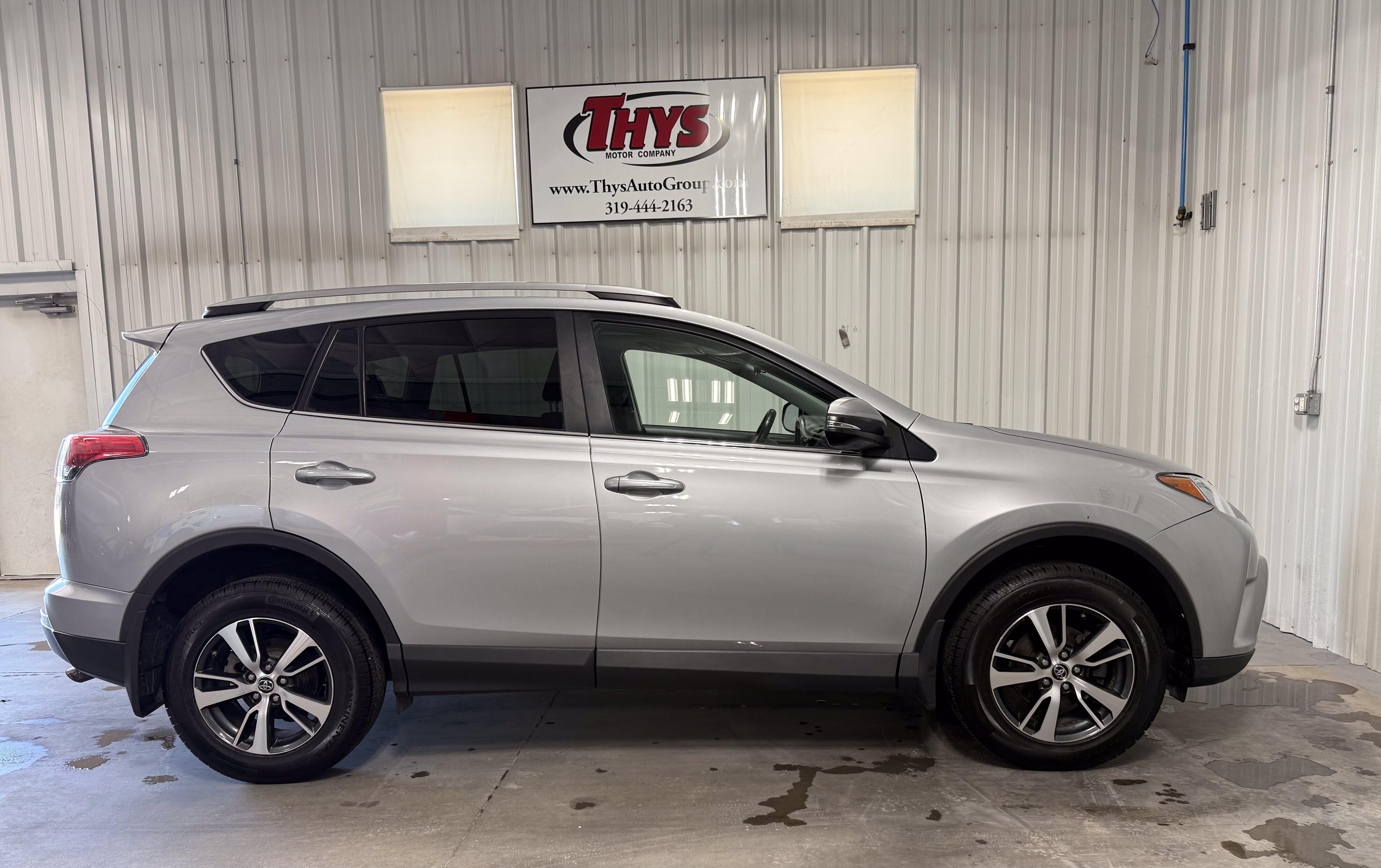 Used 2018 Toyota RAV4 XLE with VIN 2T3RFREV8JW829622 for sale in Belle Plaine, IA
