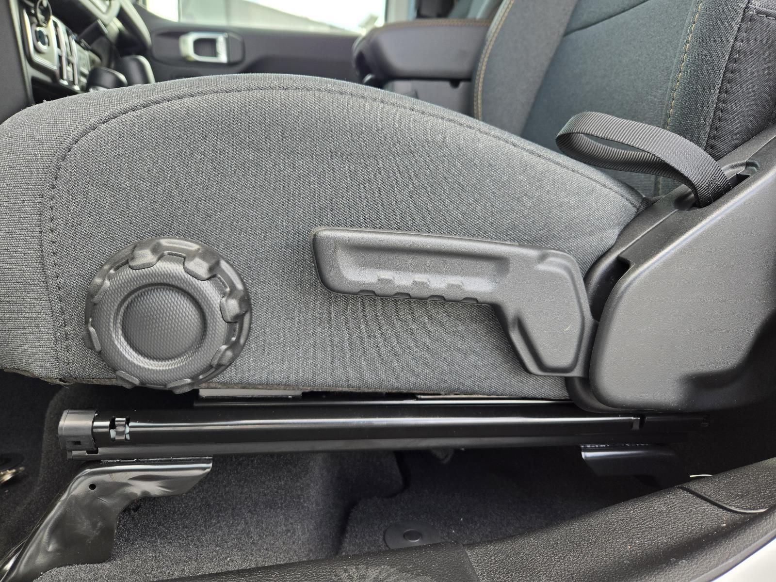 2025 Jeep Wrangler 4-Door Sahara - Photo 26