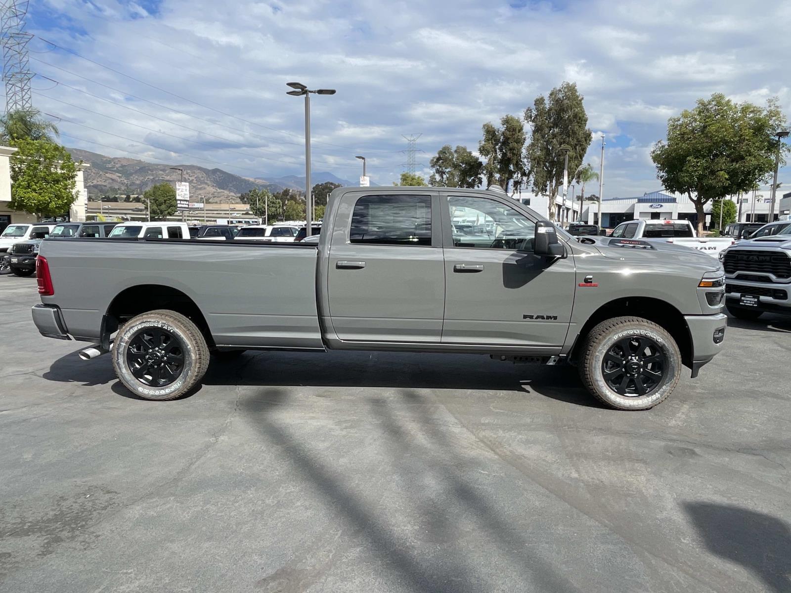 2026 RAM 3500 Laramie - Photo 8