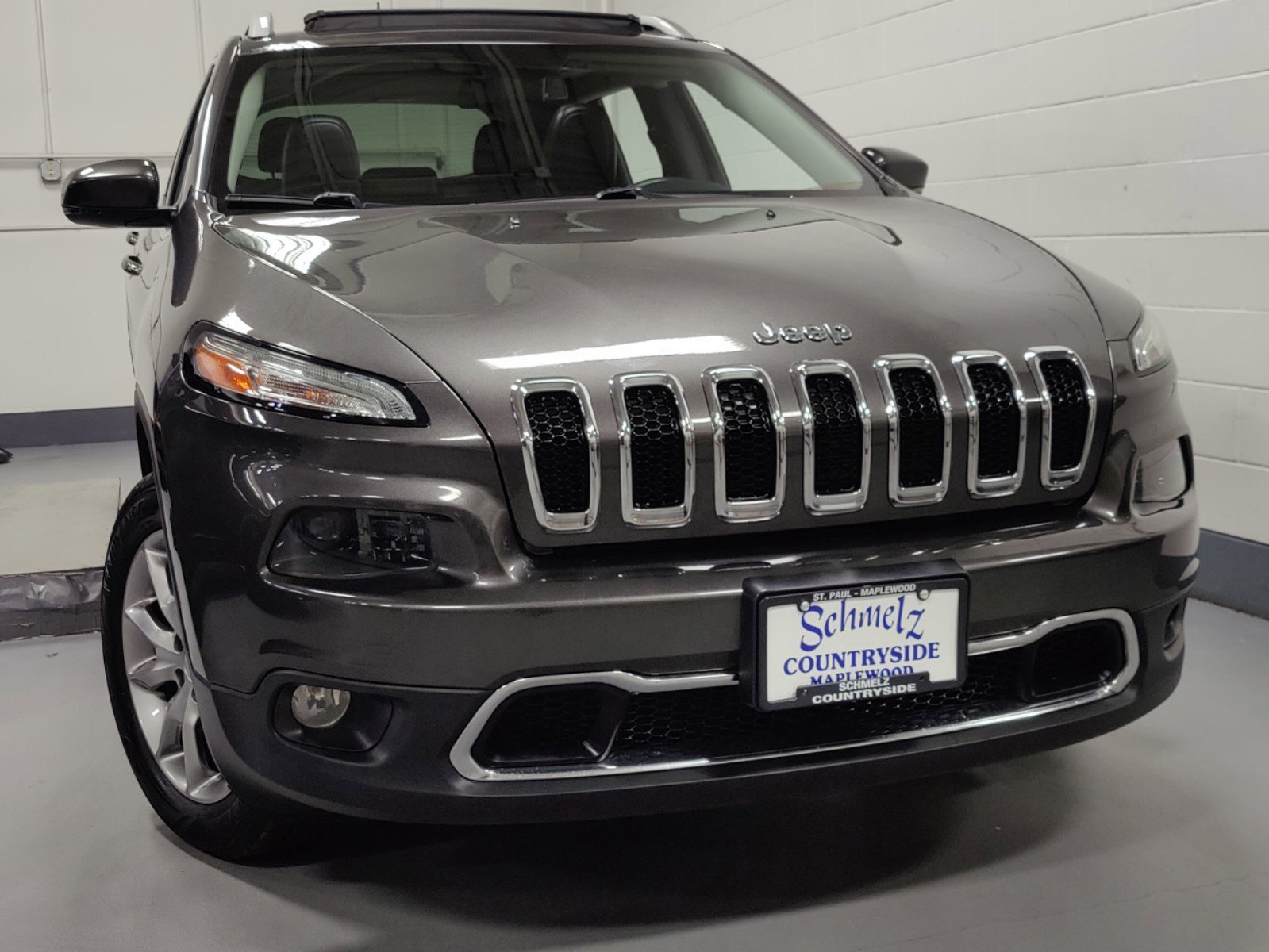 Used 2018 Jeep Cherokee Limited with VIN 1C4PJMDX1JD550019 for sale in Maplewood, Minnesota