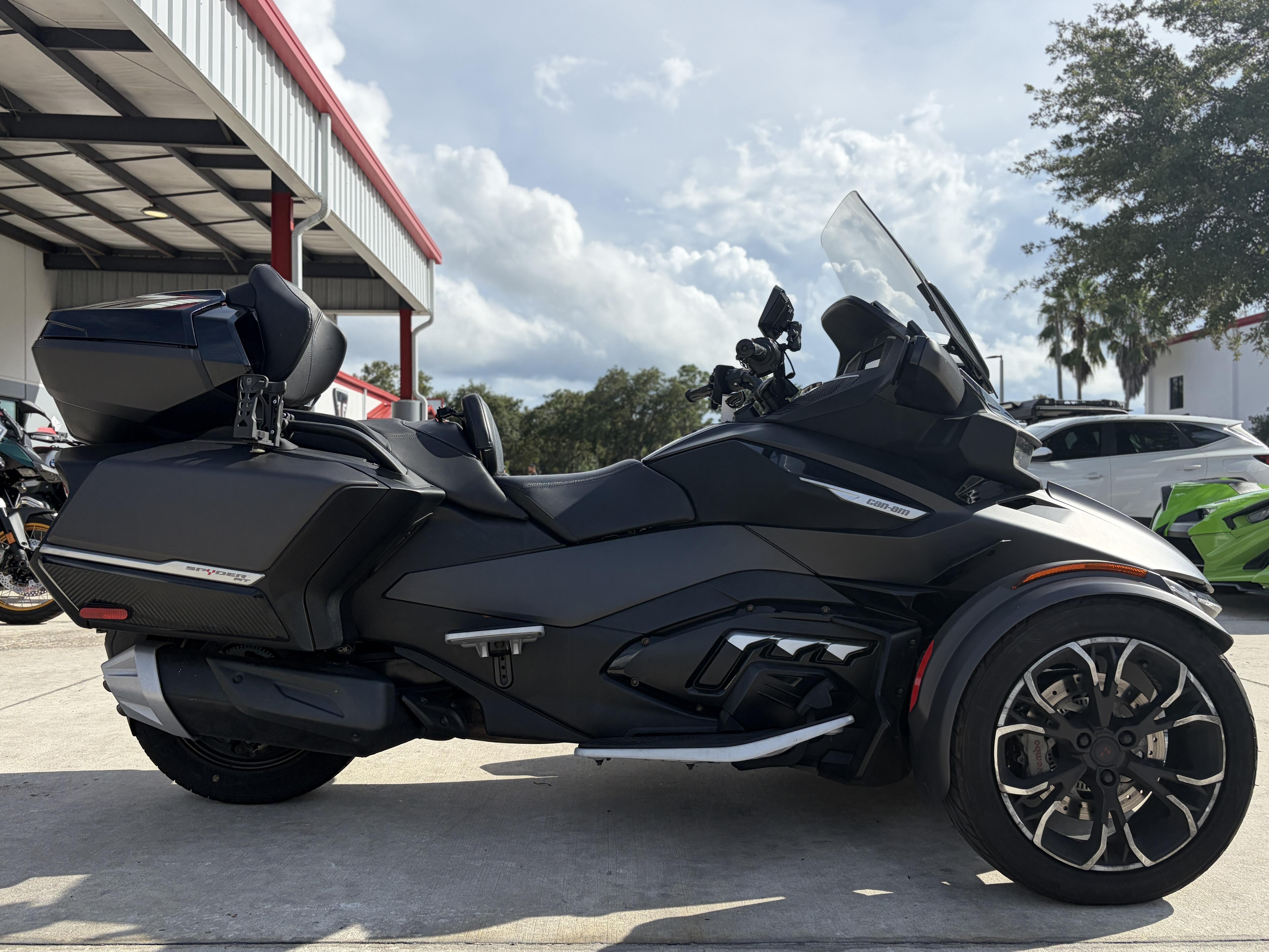 2023 Can-Am SPYDER RT 1330 SE6 BL