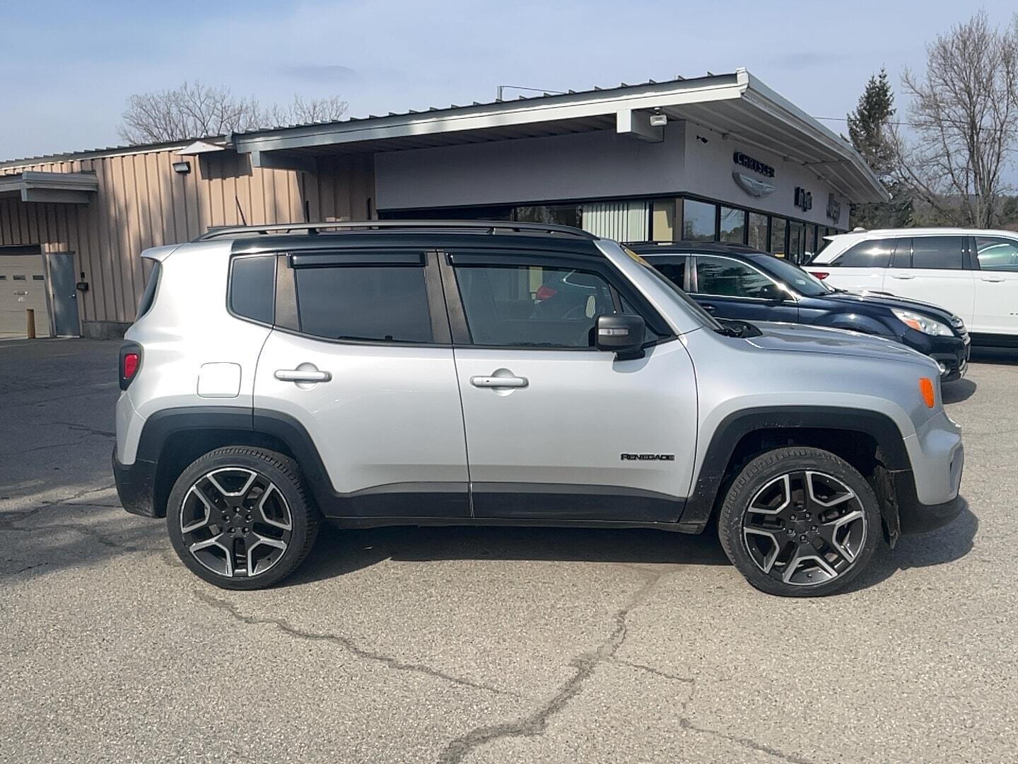 View vehicle photo 4