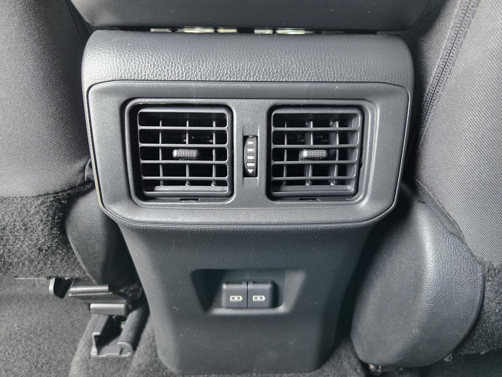 2023 Toyota RAV4 XLE - Photo 28