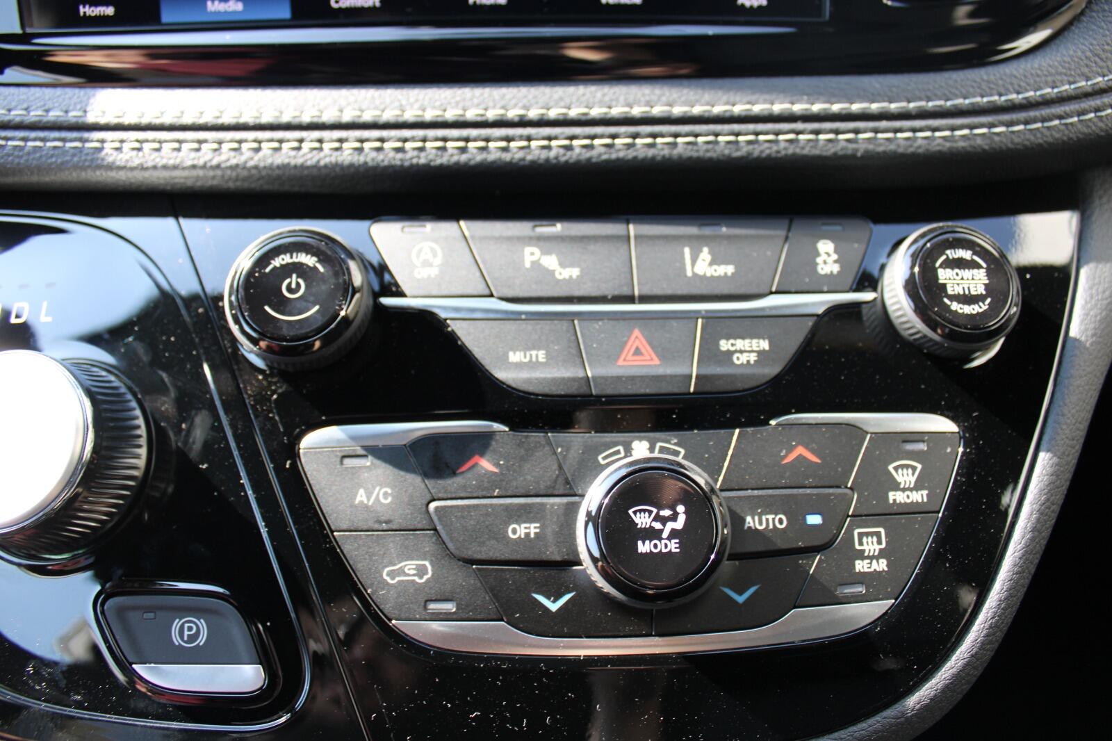 2026 Chrysler Pacifica Select - Photo 23