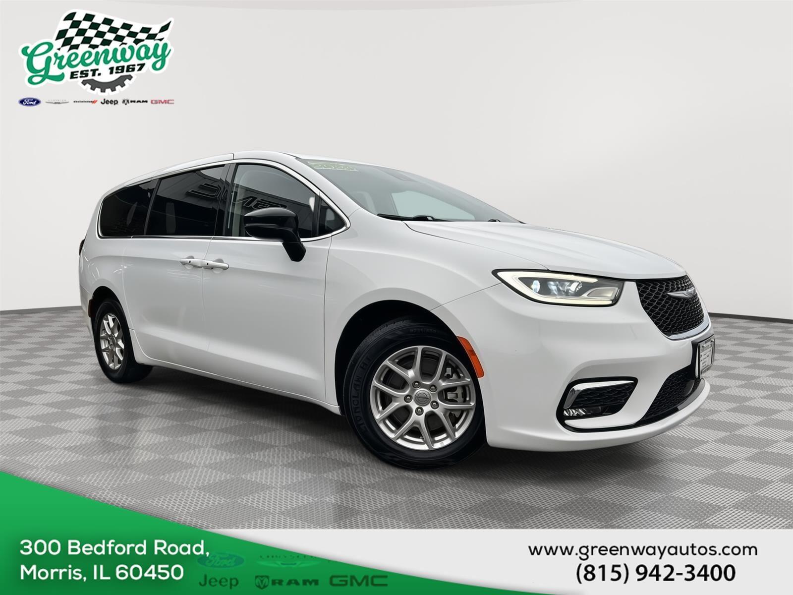 2024 Chrysler Pacifica Touring L's photo