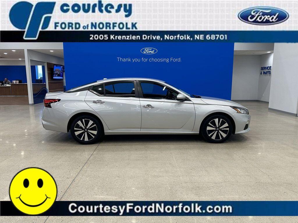 Used 2021 Nissan Altima SV with VIN 1N4BL4DV5MN389889 for sale in Norfolk, NE