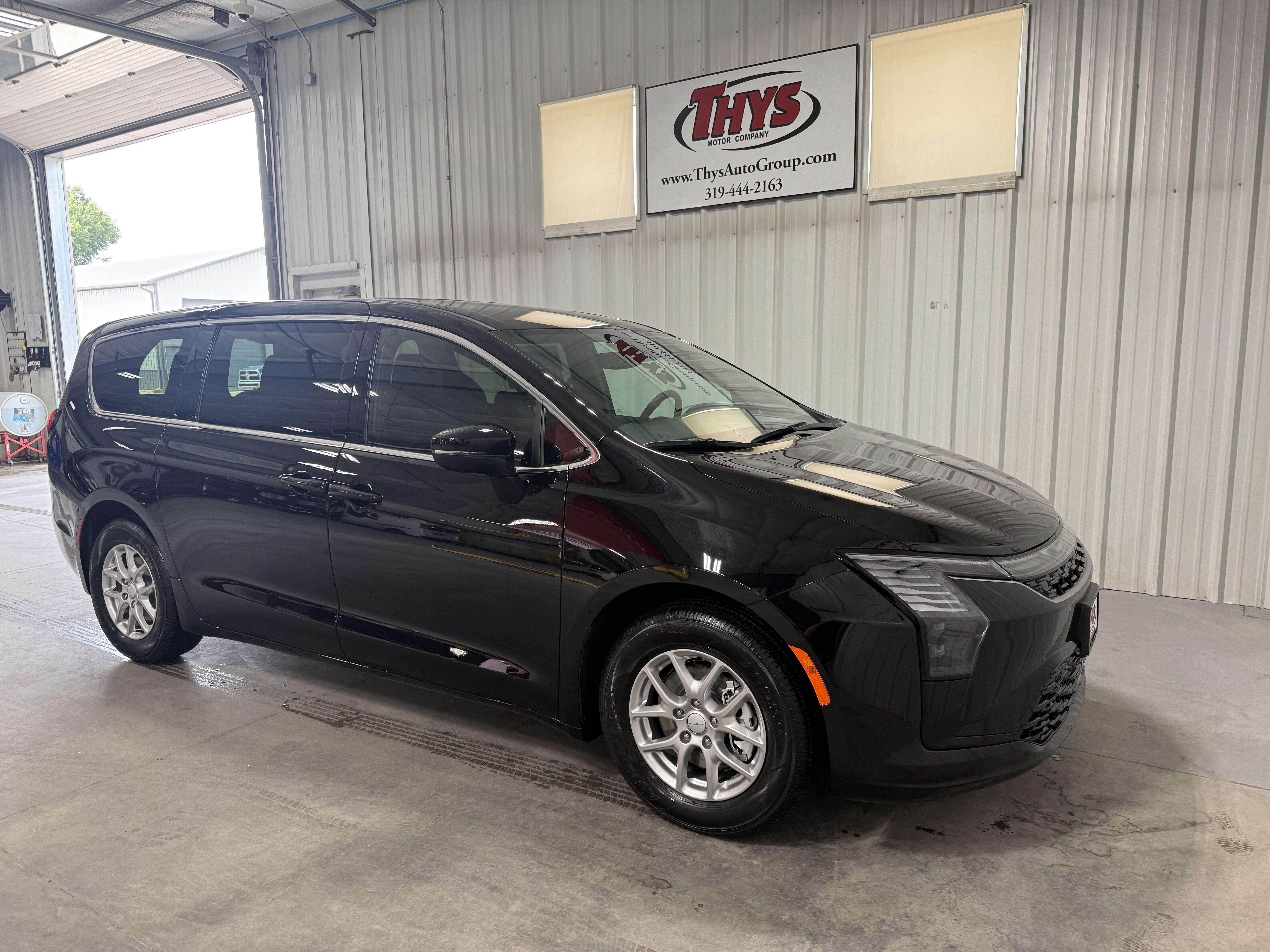 2027 Chrysler Pacifica Select