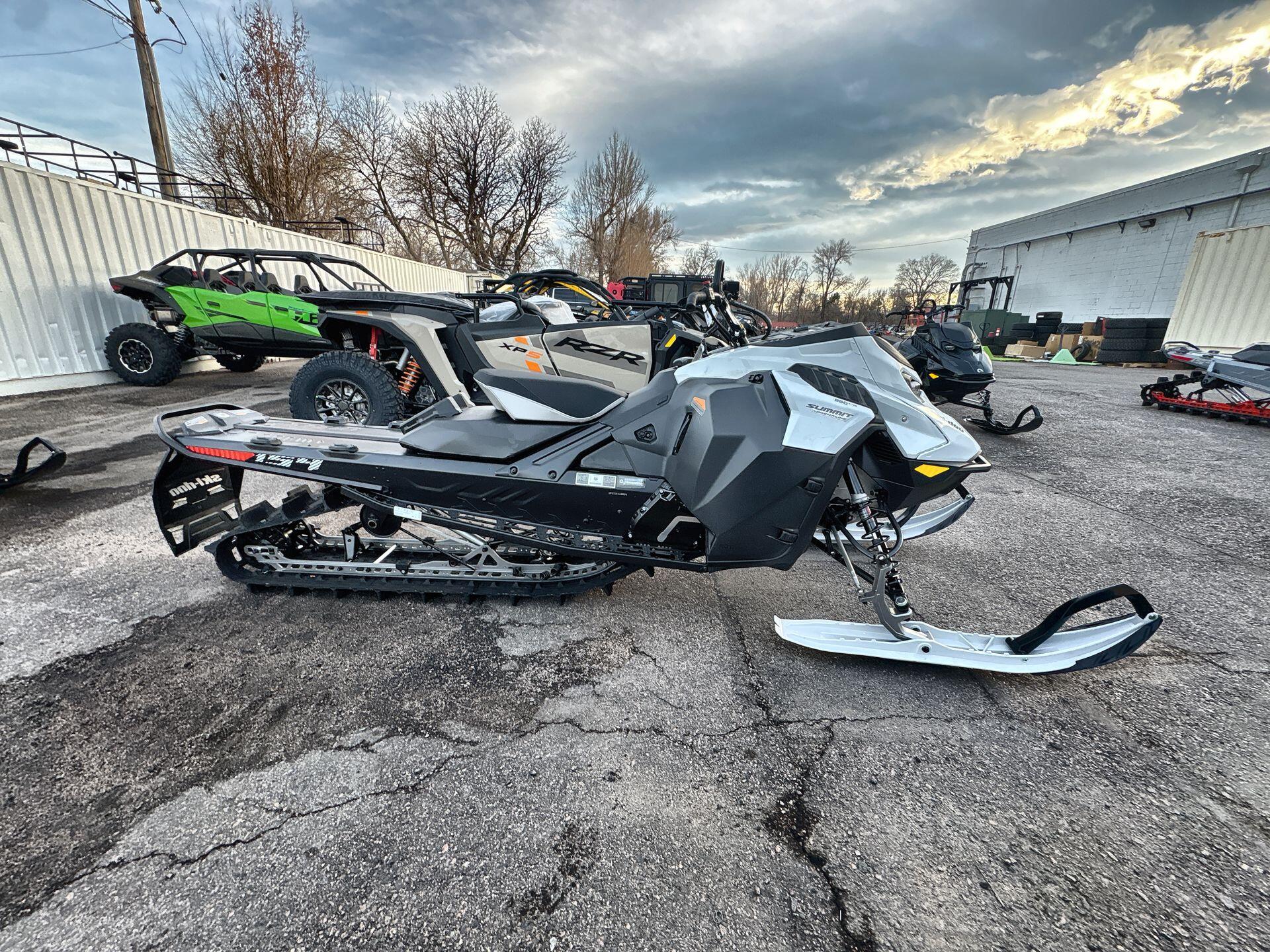 New 2025 SKIDOO SUMMIT ADR 850 S GY HAC 154 2.5 25 850 E-TEC 154