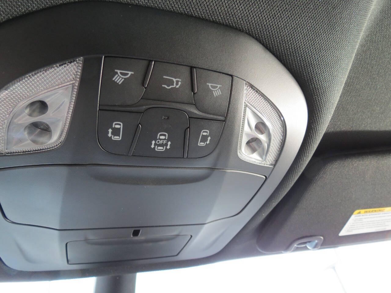 2026 Chrysler Pacifica Select - Photo 16