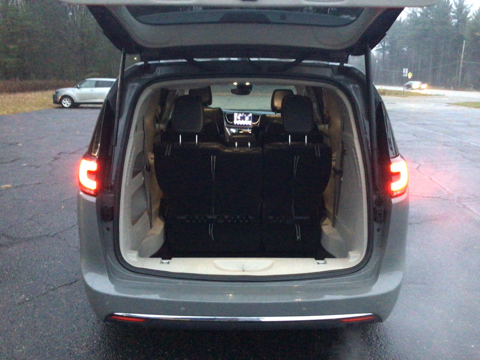2022 Chrysler Pacifica Touring L - Photo 12