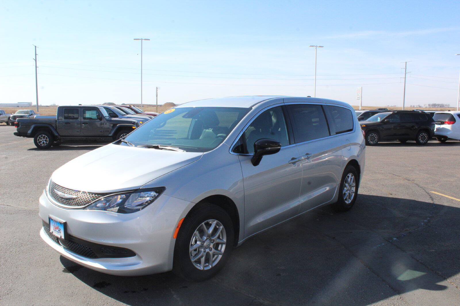 2026 Chrysler Voyager LX - Photo 9
