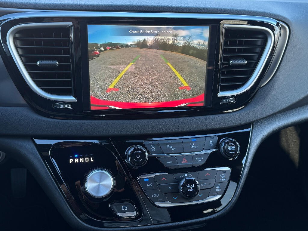 2026 Chrysler Voyager LX - Photo 14