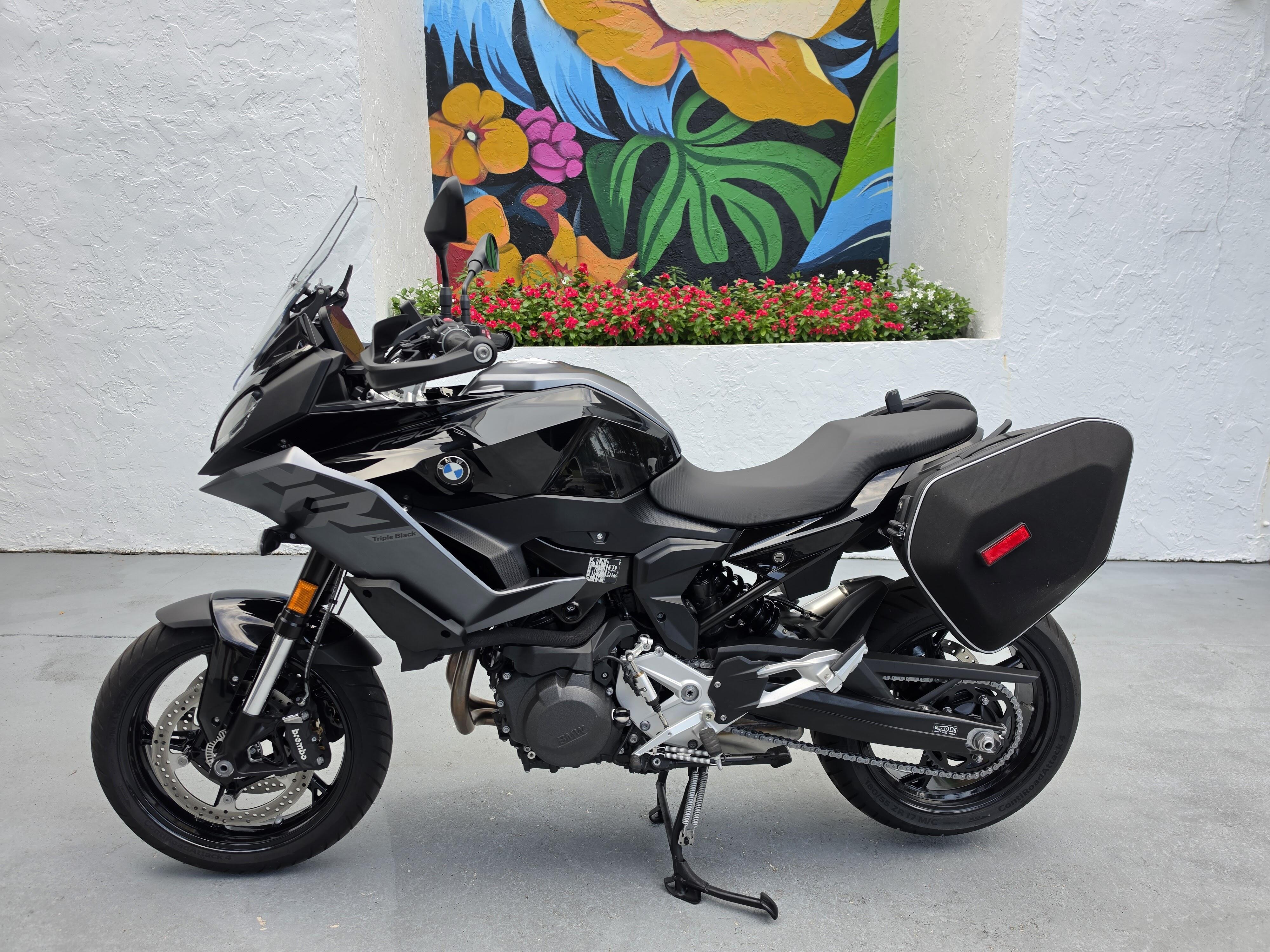 2025 BMW F 900 XR