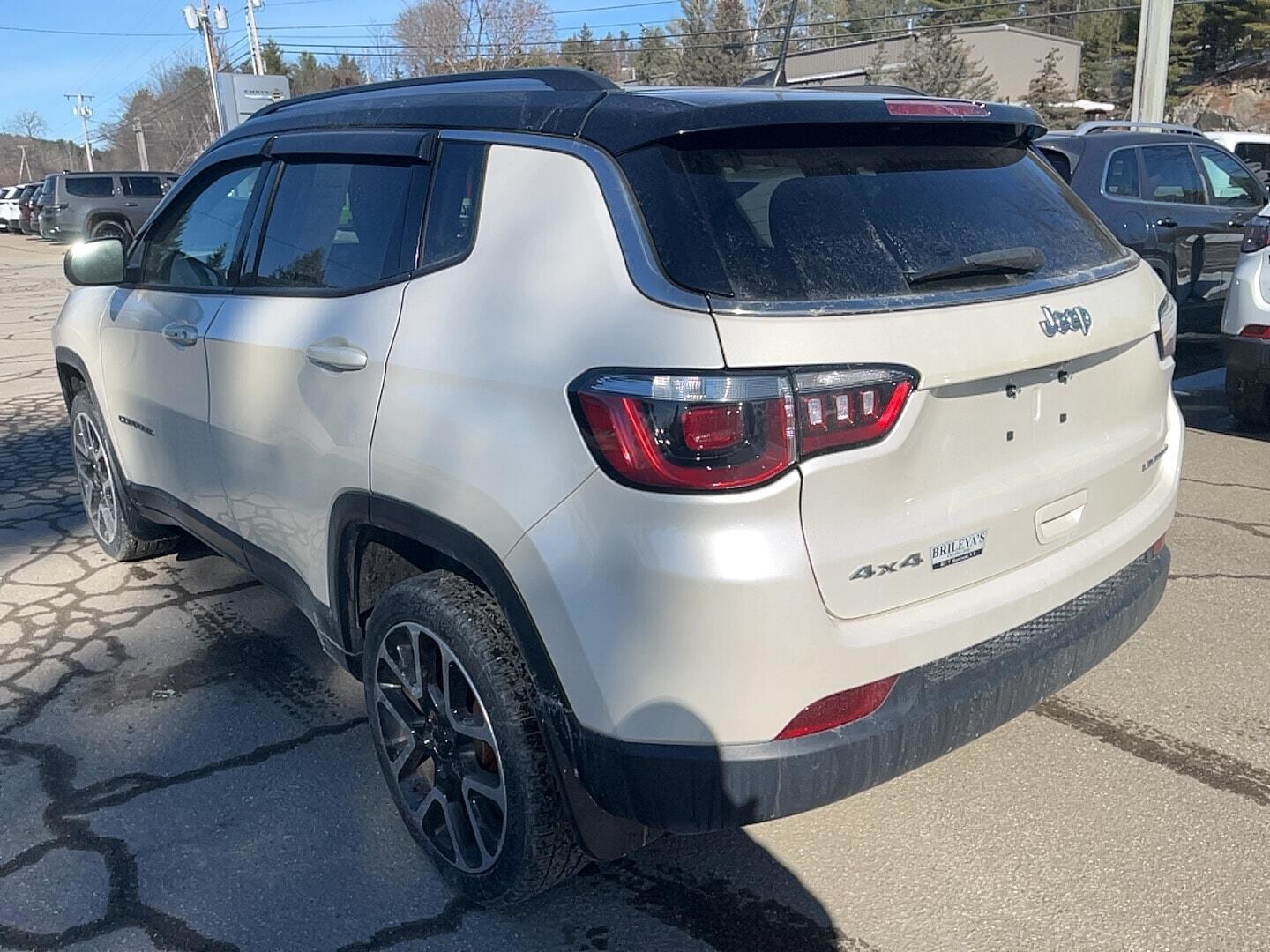 View vehicle photo 7
