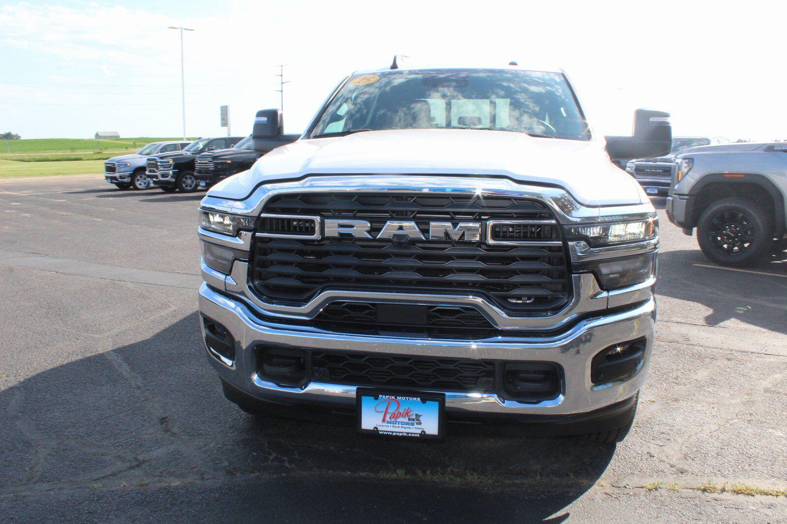 2025 RAM 2500 Tradesman - Photo 6
