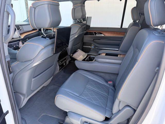 2022 Jeep Grand Wagoneer Series III - Photo 35