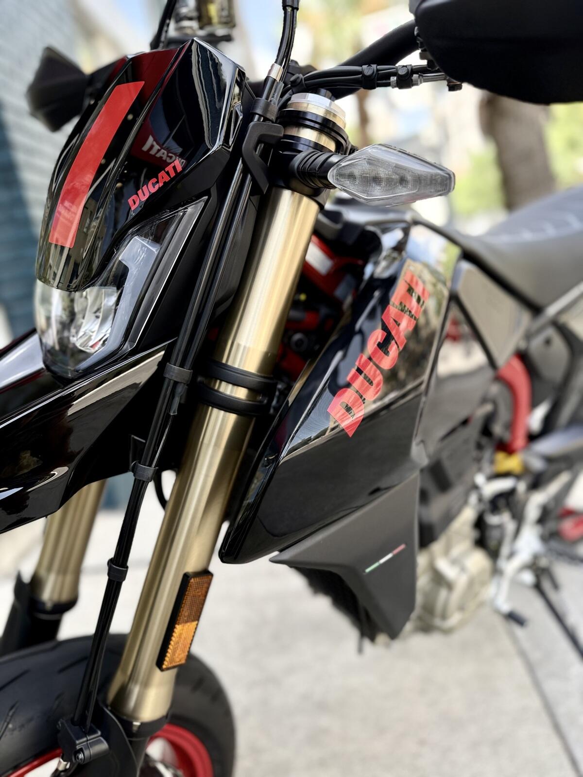 New 2027 Ducati HYPERMOTARD 698 MONO NERA 