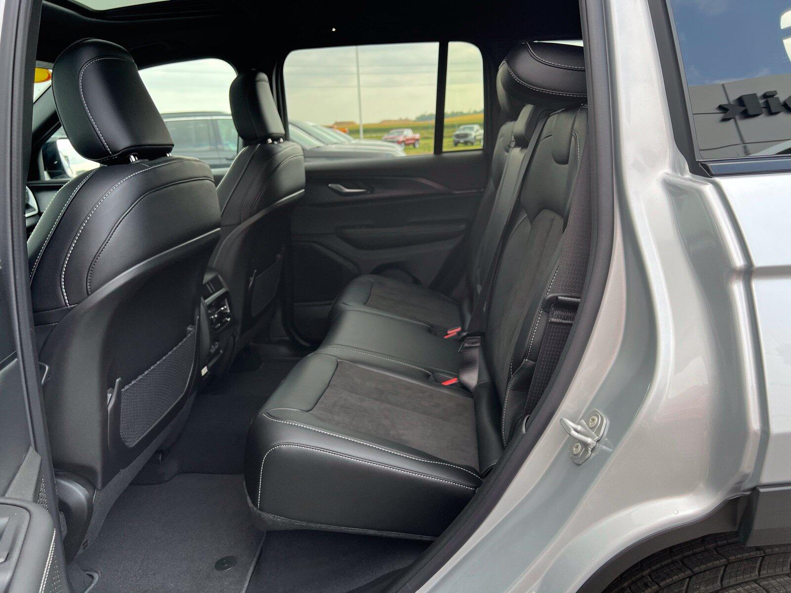 2025 Jeep Grand Cherokee Altitude - Photo 16