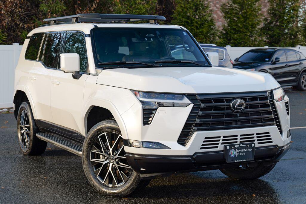 2024 Lexus GX Premium's photo