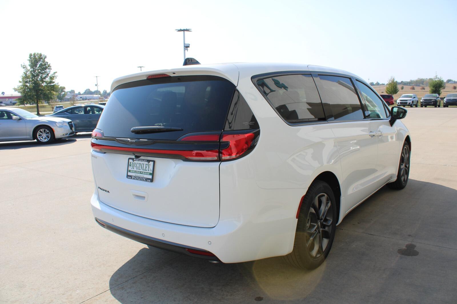 2026 Chrysler Pacifica Select - Photo 7