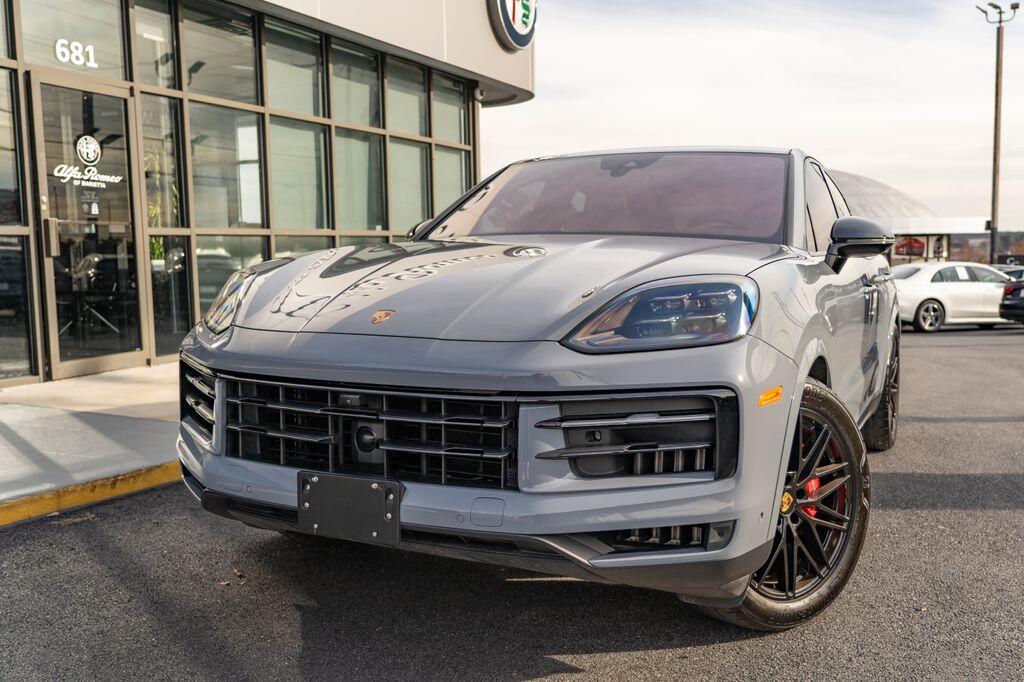 2024 Porsche Cayenne Coup S photo 2