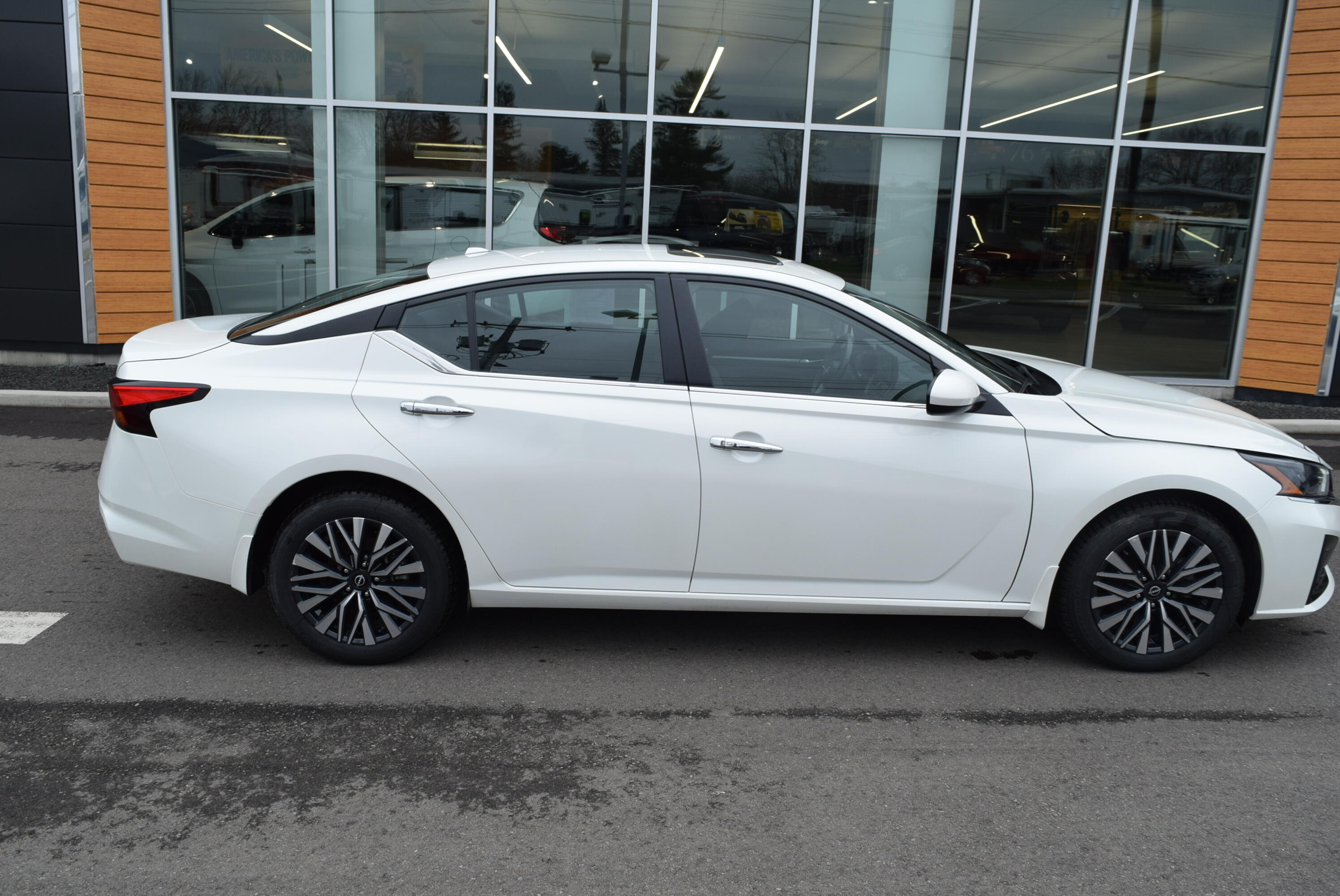 2023 Nissan Altima SV