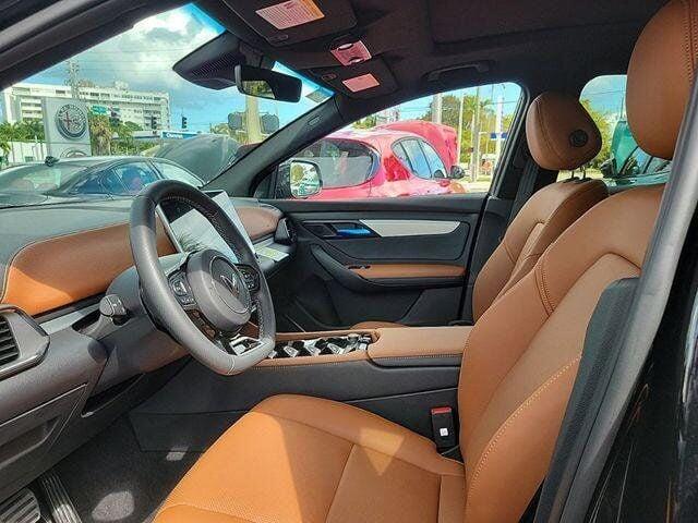 2025 VinFast VF 8 Plus - Photo 14