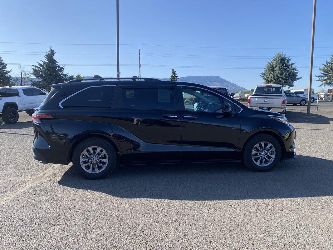 Used 2022 Toyota Sienna XLE with VIN 5TDYRKECXNS084372 for sale in Island City, OR
