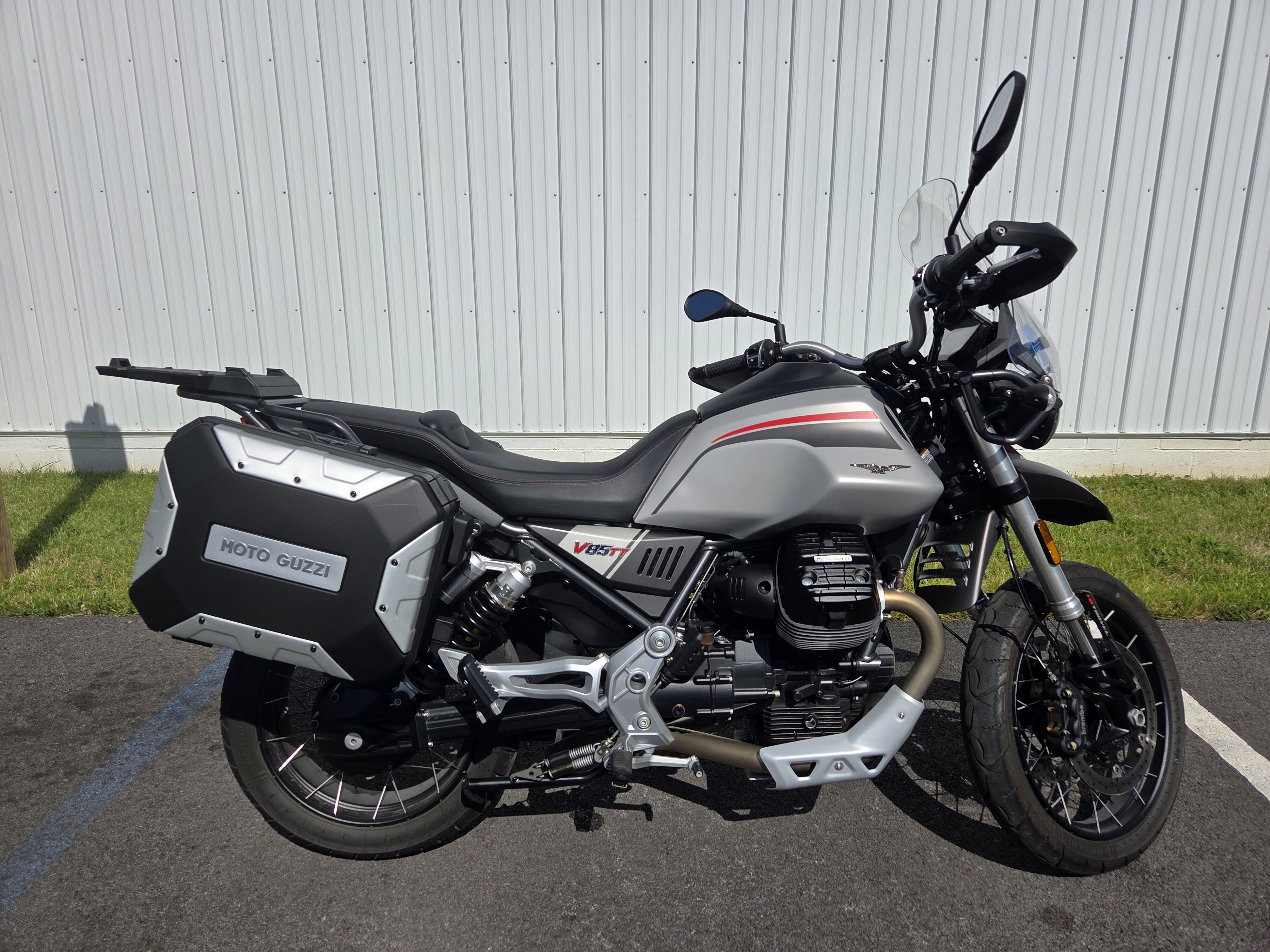 2022 Moto Guzzi V85 TT Travel