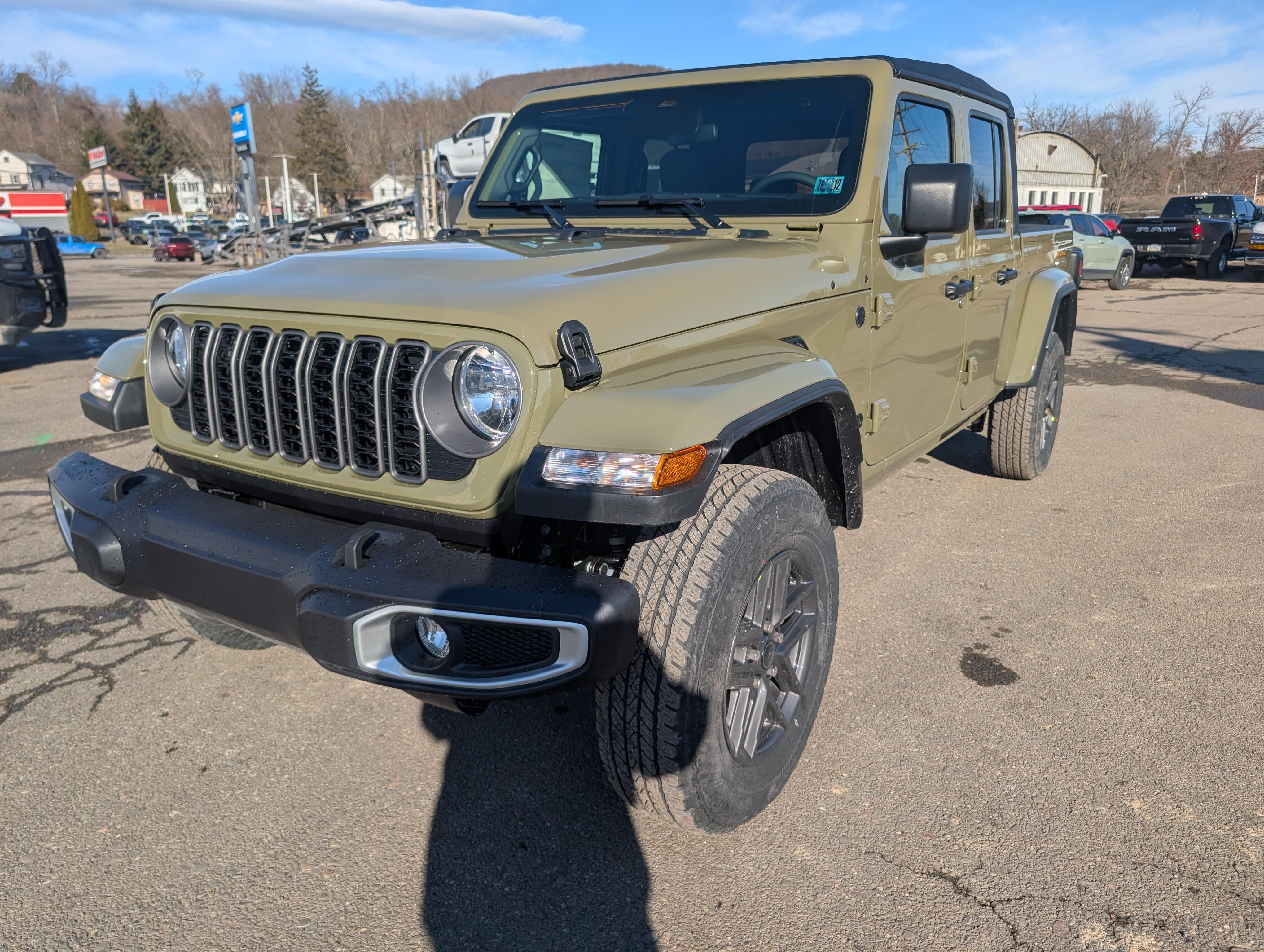 2026 Jeep Gladiator Sport S Auto's photo