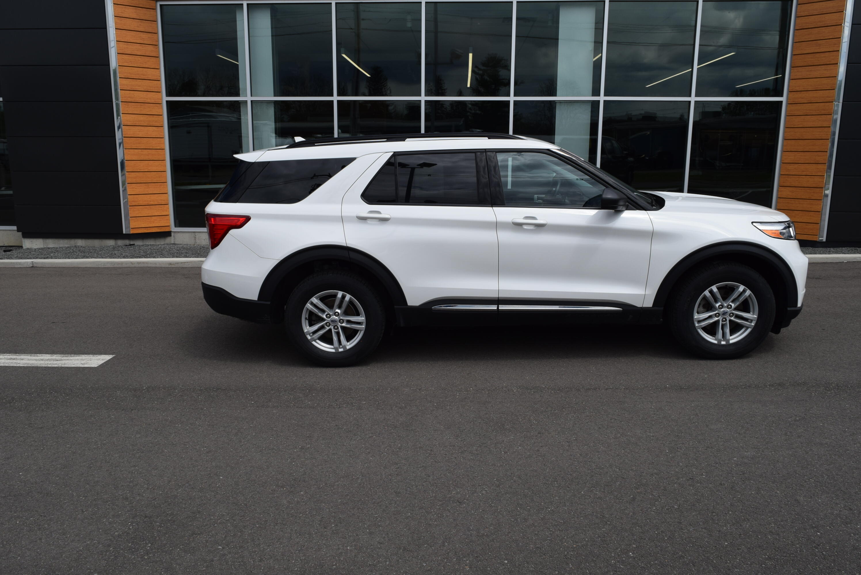 2022 Ford Explorer XLT 4WD's photo