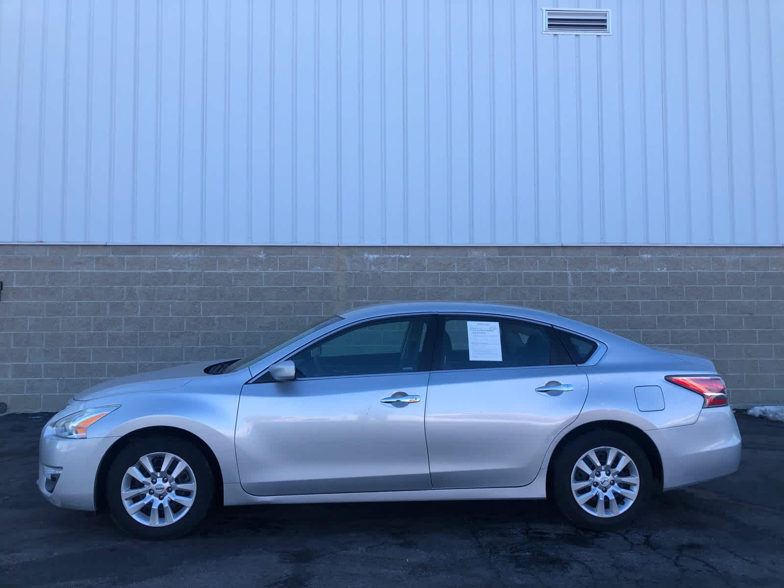 Used 2015 Nissan Altima S with VIN 1N4AL3AP8FC293118 for sale in Wilmington, OH