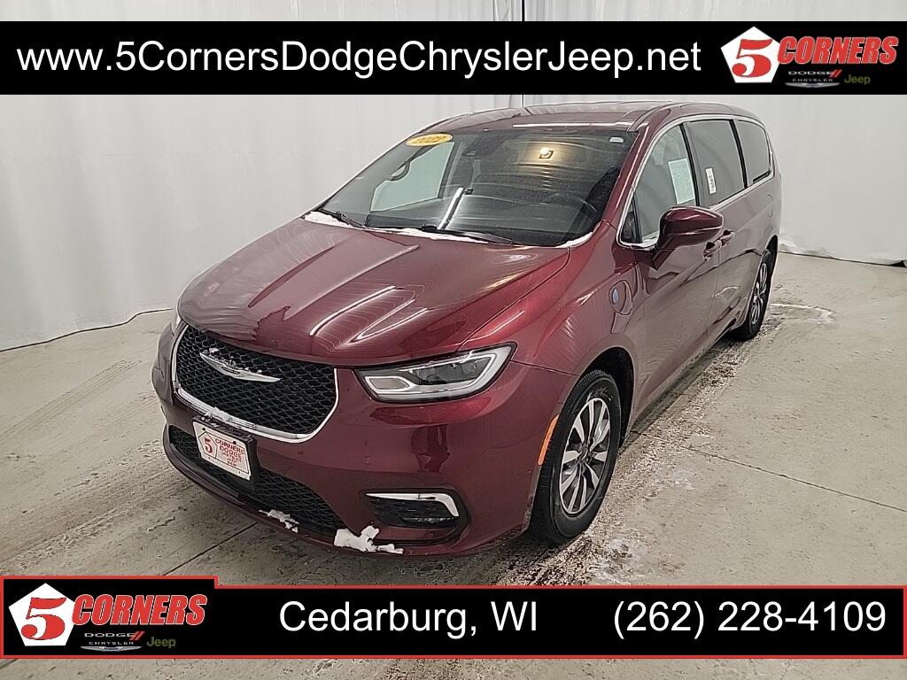 Used 2022 Chrysler Pacifica Hybrid Touring L with VIN 2C4RC1L79NR105680 for sale in Cedarburg, WI