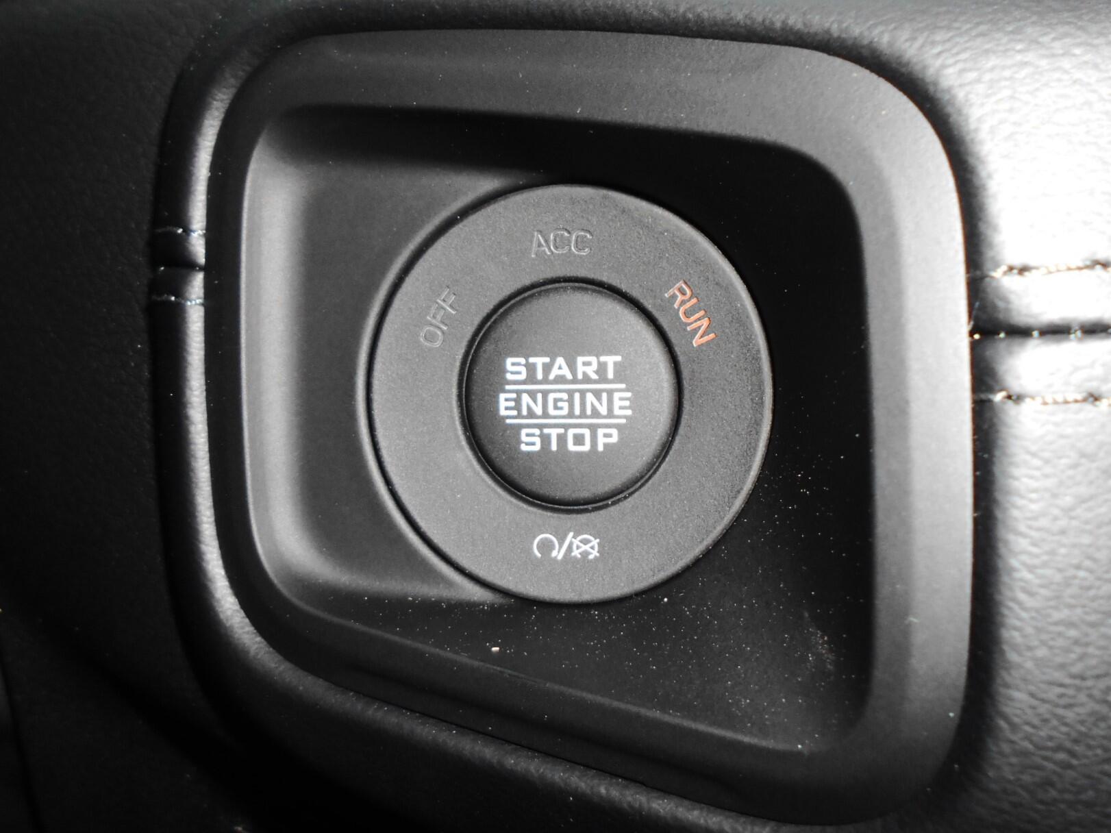 2025 Jeep Wrangler 4-Door Sahara - Photo 11