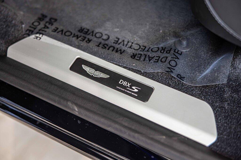 2026 Aston Martin DBX S - Photo 23
