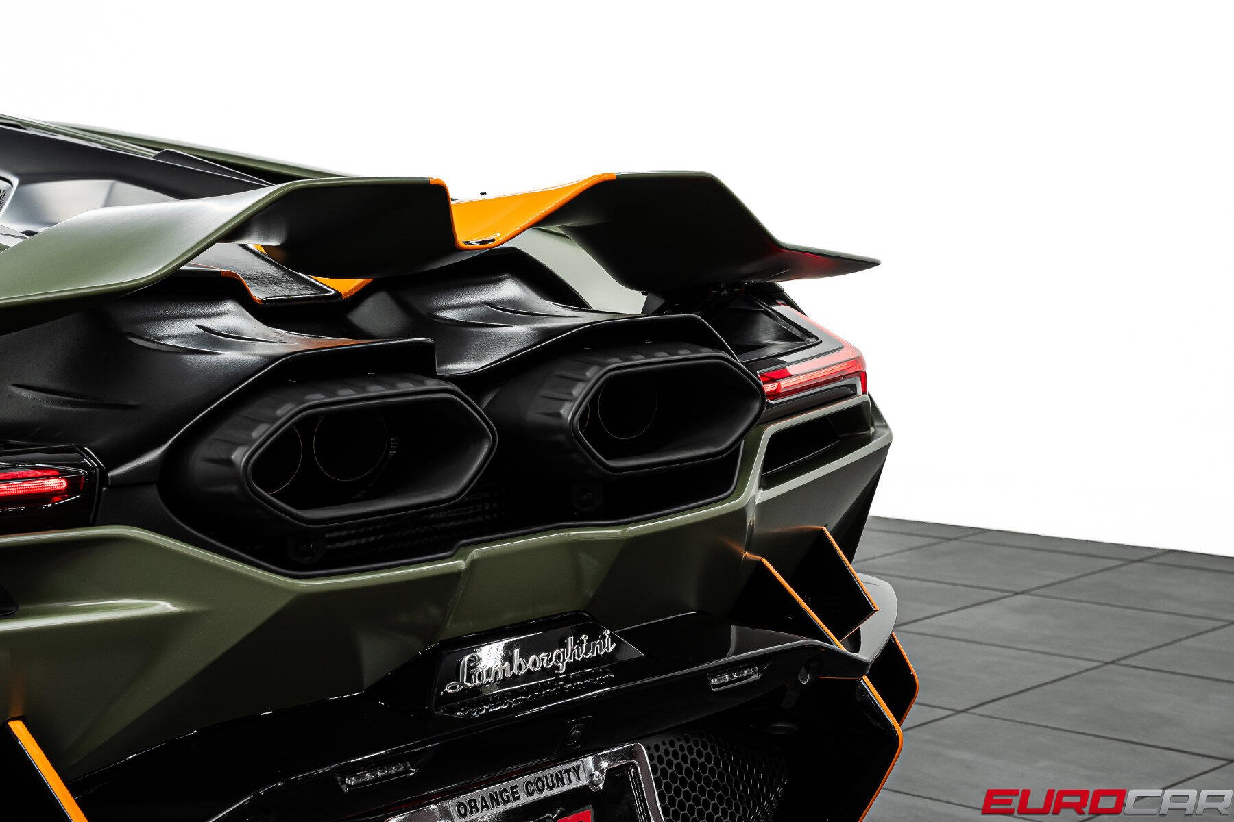 2025 Lamborghini Revuelto *SPECIAL FACTORY PAINT * RARE INTERIOR COLOR*Image 27
