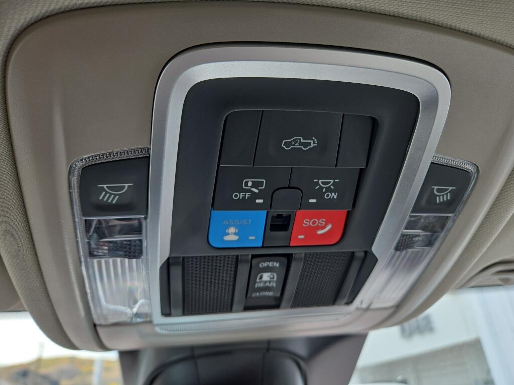 2026 RAM 3500 Laramie - Photo 18