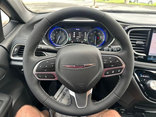 2025 Chrysler Pacifica Select - Photo 20