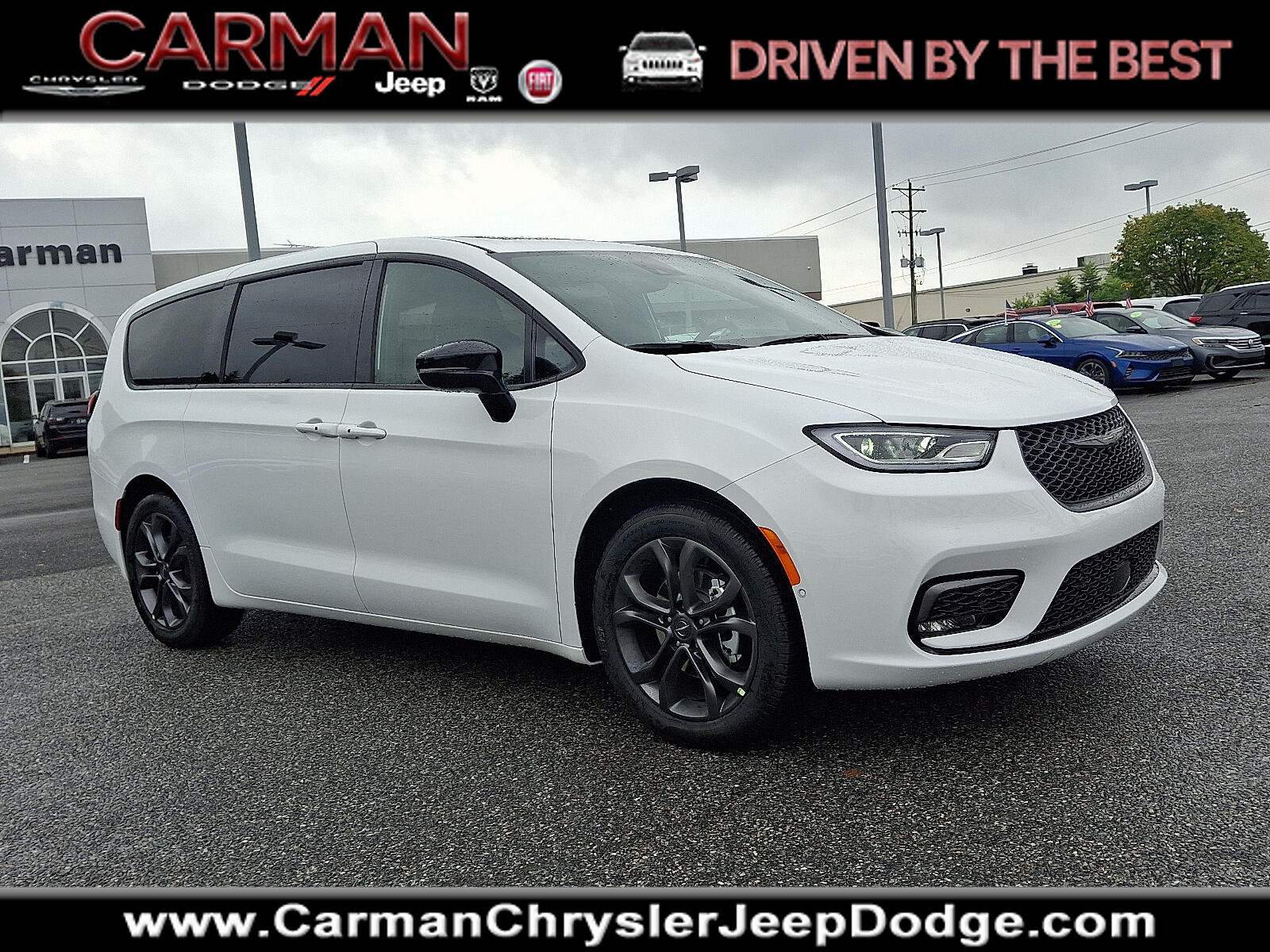 2026 Chrysler Pacifica Select's photo