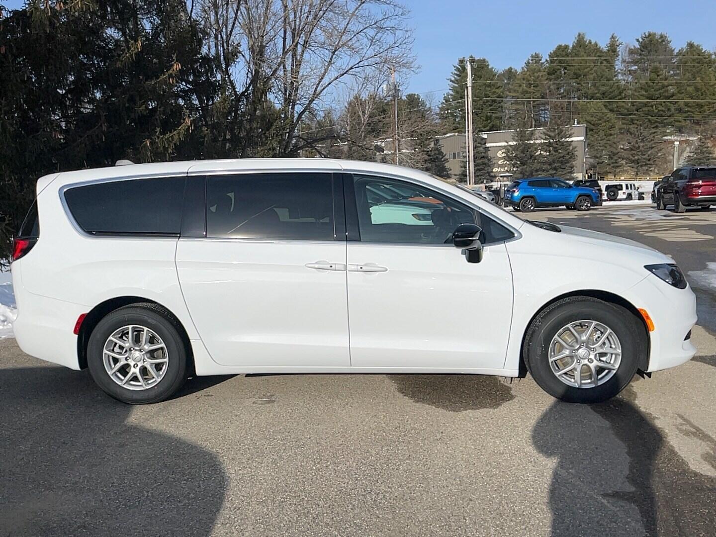 View vehicle photo 4