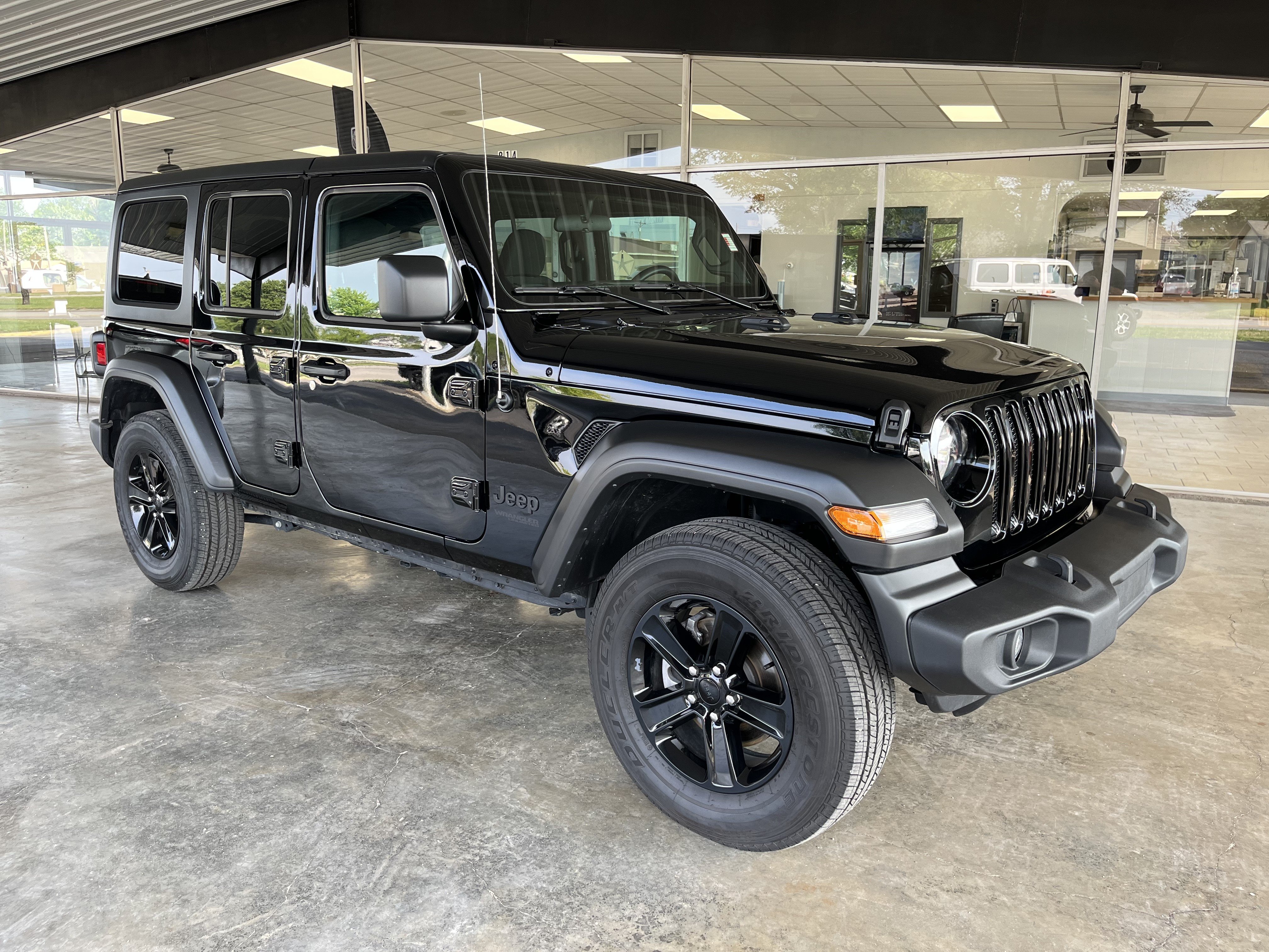 Used 2022 Jeep Wrangler Unlimited Altitude with VIN 1C4HJXDN0NW264225 for sale in Chanute, KS