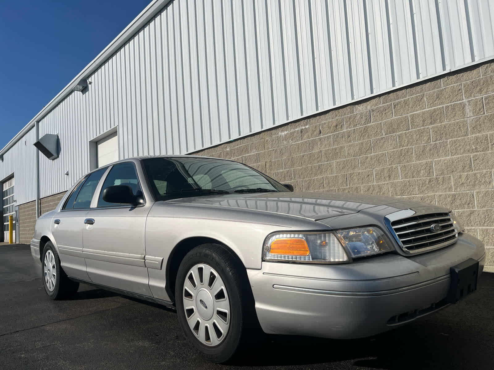 Used 2004 Ford Crown Victoria LX with VIN 2FAFP74W44X129742 for sale in Wilmington, OH