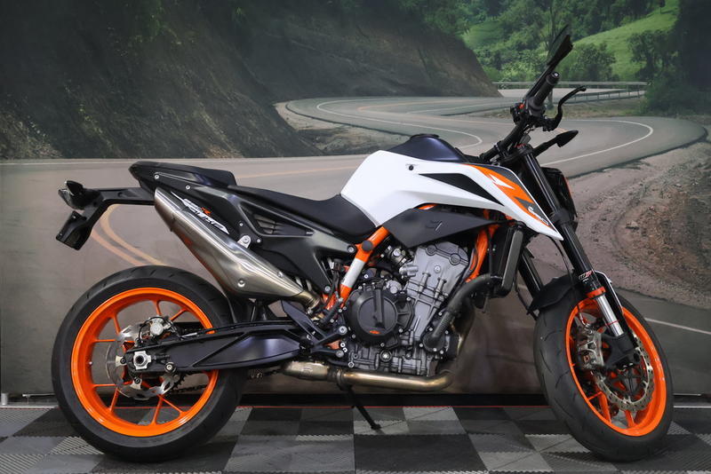 2021 KTM Duke 890 R