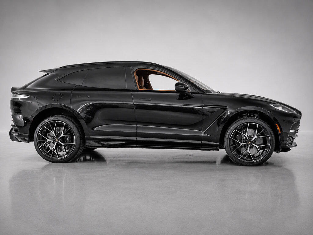 2026 Aston Martin DBX 707 - Photo 9