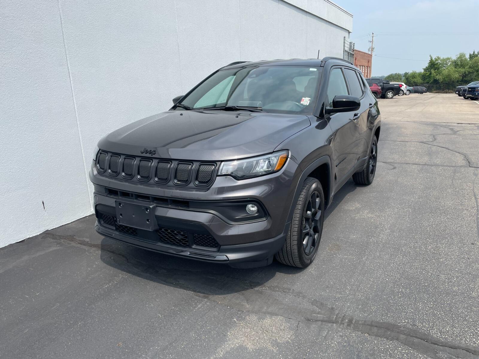 Used 2022 Jeep Compass Altitude with VIN 3C4NJDBB0NT177747 for sale in Kansas City
