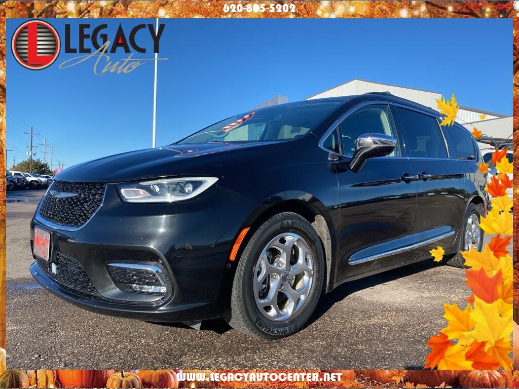 Used 2022 Chrysler Pacifica Limited with VIN 2C4RC1GG6NR127615 for sale in Garden City, KS