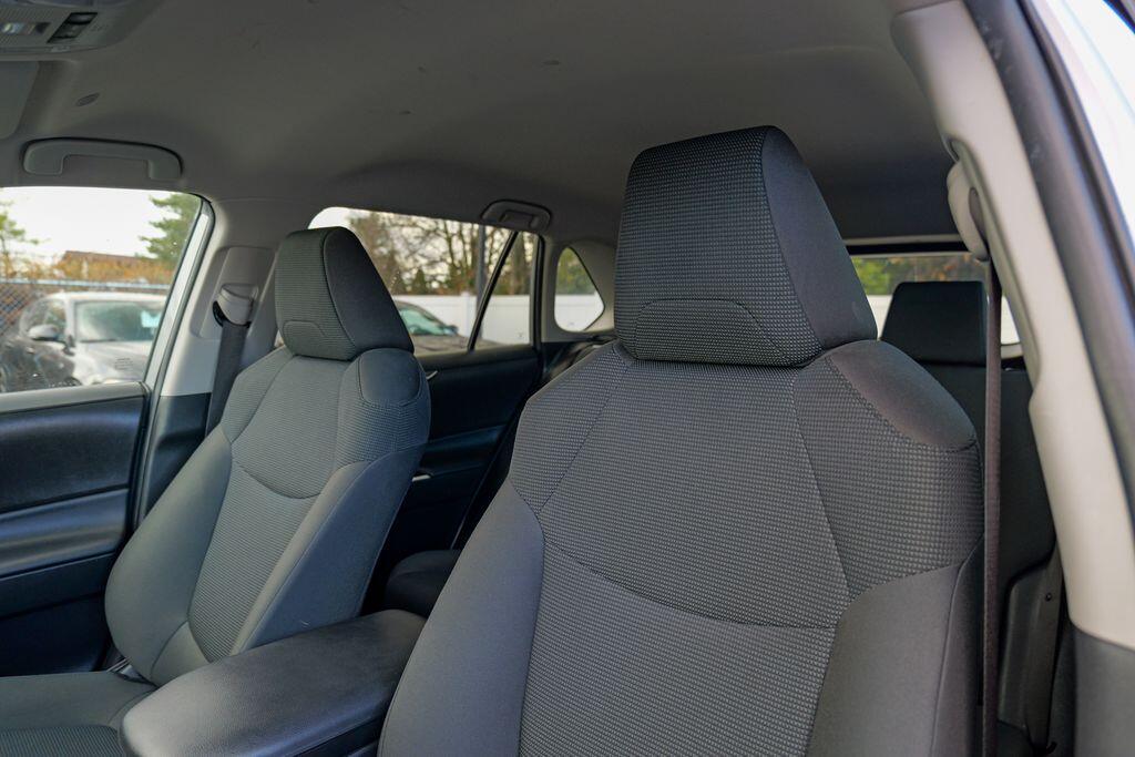 2024 Toyota RAV4 LE - Photo 21